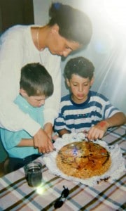 Mirsada Kuckovic, con sus hijos Amir y Mirsad